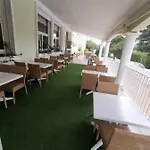 Hotel Madame Mere