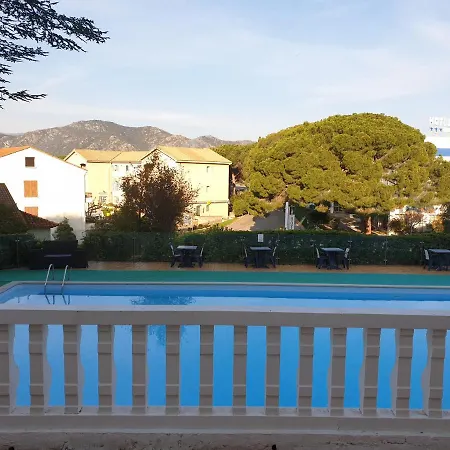 Madame Mere ホテル 2*