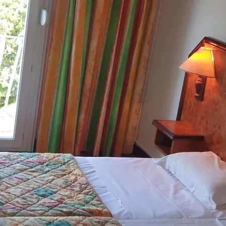 ホテル Madame Mere 2*