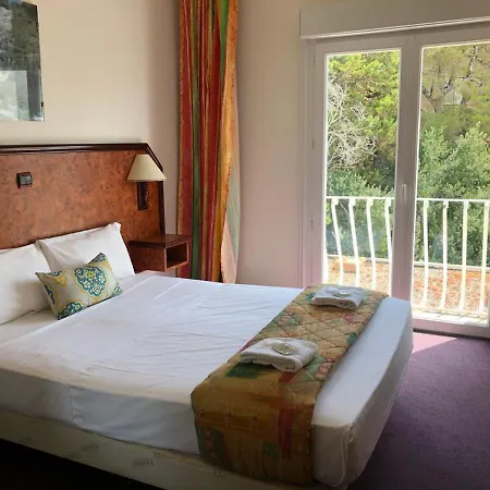 Madame Mere ホテル サン・フロラン