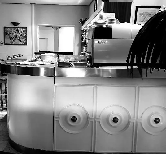 Hotel Madame Mere 2*