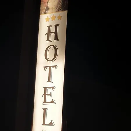 Madame Mere Hotell 2*