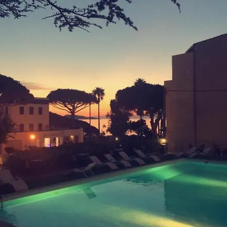 Madame Mere فندق 2*