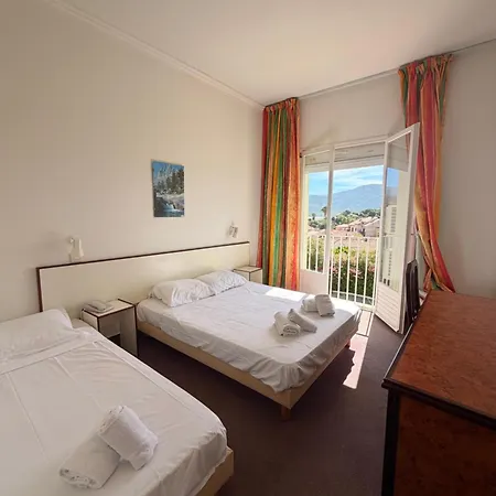 Отель Madame Mere 3*