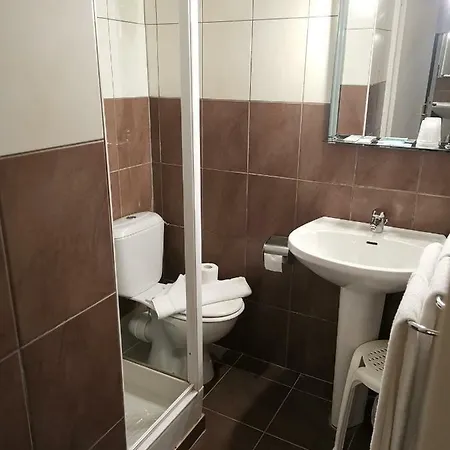 Madame Mere Hotell 2*