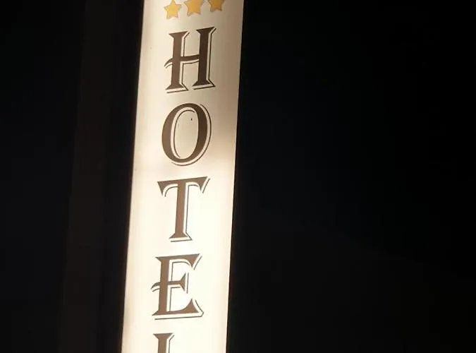 Madame Mere Hotel 2*